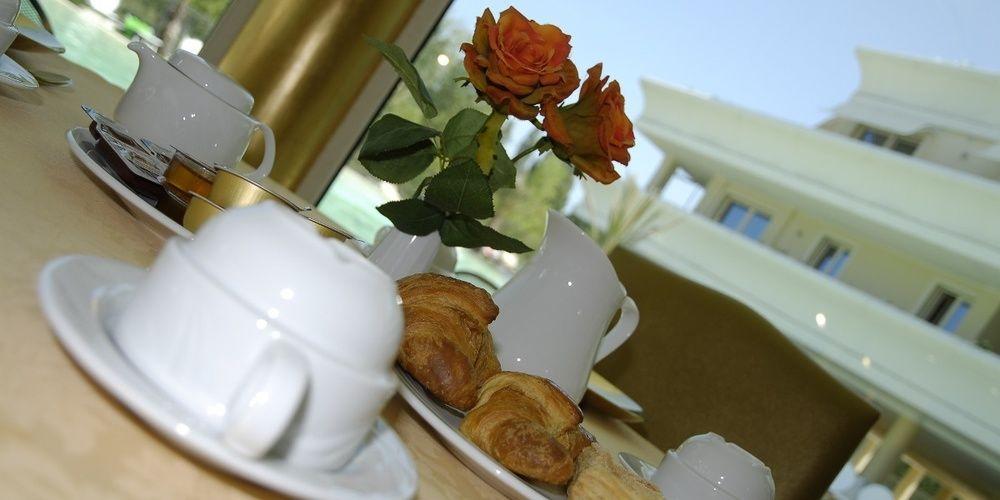 Relais Du Lac เดเซนซาโนเดลการ์ดา ภายนอก รูปภาพ