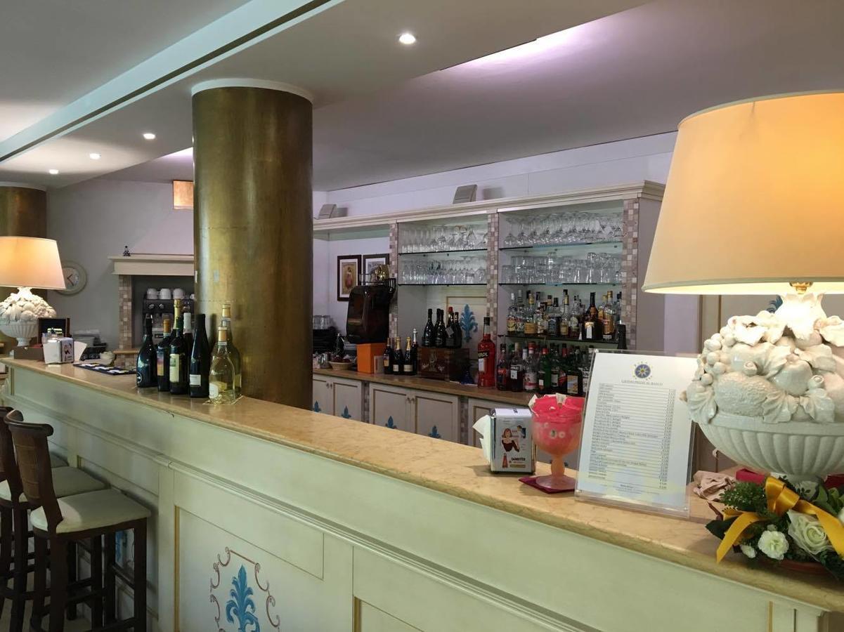 Relais Du Lac เดเซนซาโนเดลการ์ดา ภายนอก รูปภาพ
